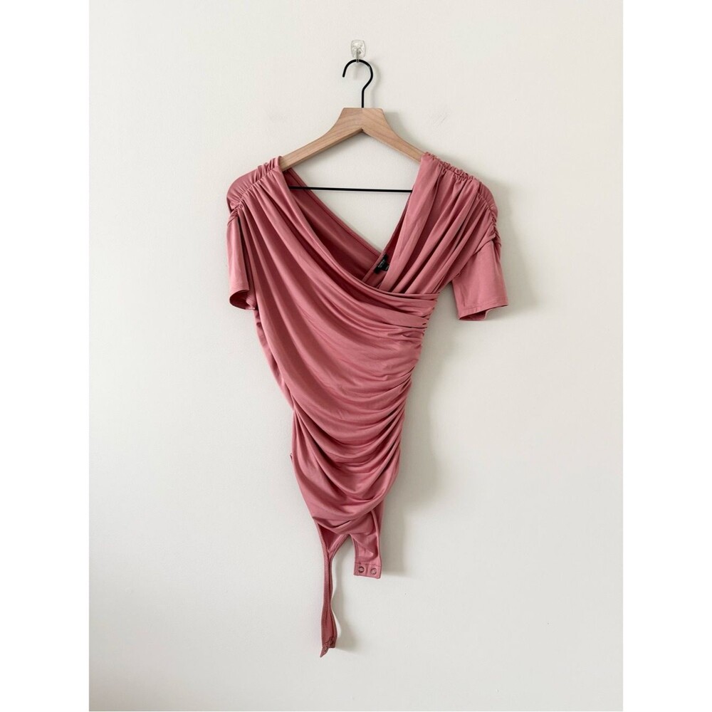 Express Body Contour Short Sleeve Faux Wrap Ruched Bodysuit in Dusty Rose Size S